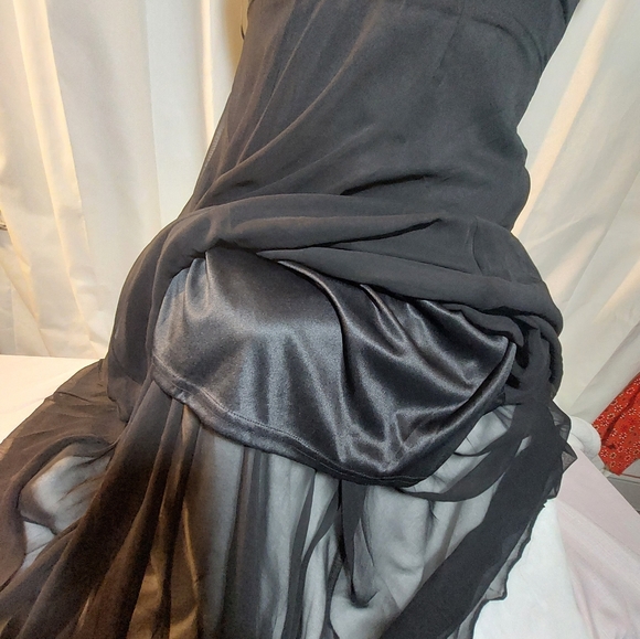 Nikibiki maxi dress 👗 sz medium - Picture 4 of 16